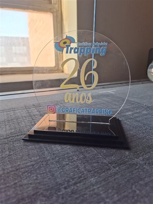 Troféu comemorativo de 26 anos em acrílico