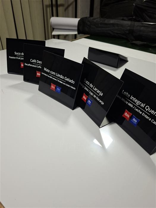 Displays de mesa em acrílico